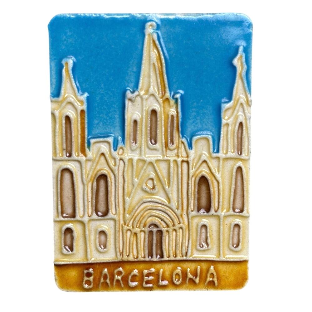 Vintage fridge magnet Barcelona Cathedral Spain 3D ceramic souvenir hand painted